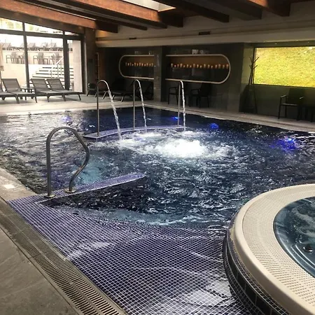 One Bedroom In Gated Complex מלון דירות בנסקו